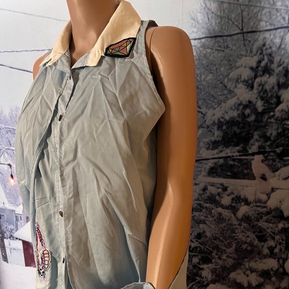 New Lizette Collection blouse, size L, color blue , open long sleeves. - Picture 2 of 6